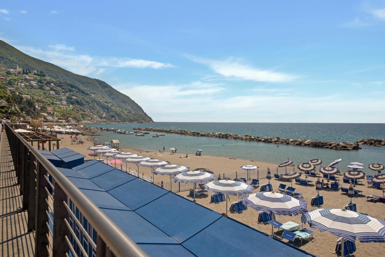 דירות מונליה Un'Oasi Al Mare מראה חיצוני תמונה