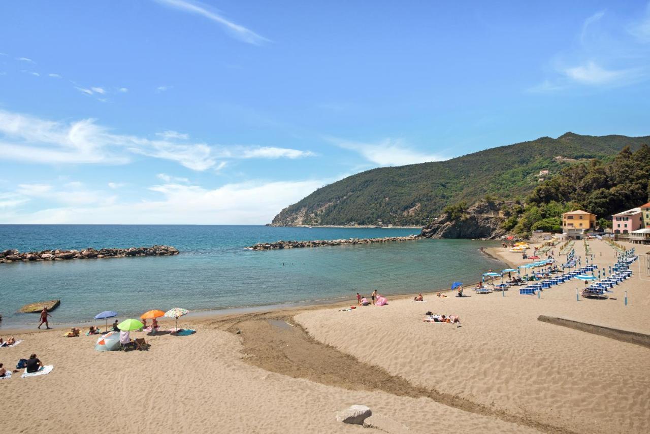 דירות מונליה Un'Oasi Al Mare מראה חיצוני תמונה